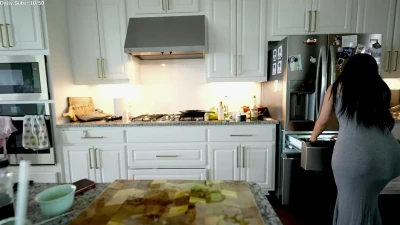 helloquqco - Sometimes you got to do it yourself! 😅 Would you love a huge maid