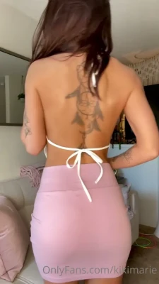 mikkimarie - I absolutely love how huge this dildo is . . Honestly doesn't even