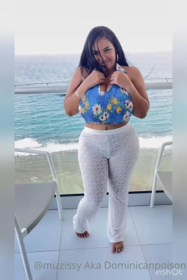 mizzissy - Mijn vingers met mijn kutsap aflikken, mmm