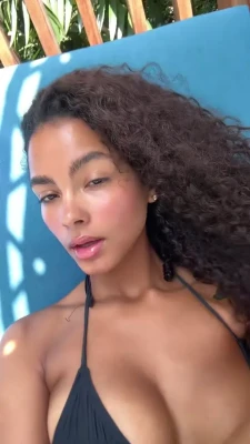 znefer_ - Got some more pictures and videos of me in my red lingerie scheduled