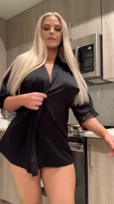 kendrakarter - ya hungry? 😛😚💦💦