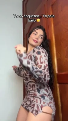 angiesuz - Spreading my legs and pussy