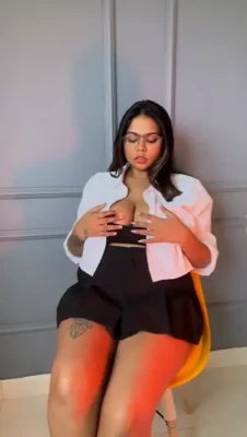oasi - Worship and Grovel at your Goddesses Feet.