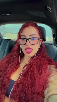 malutrevejo18 - Wanna play with my belly button?