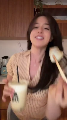 pokimane - peek-a-pussy 😘