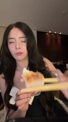 pokimane - Do you think about waking up to this ass? Hehe 🍑