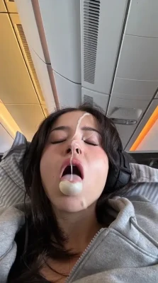 pokimane - I’m on my way to Los Angeles. Wohooooo