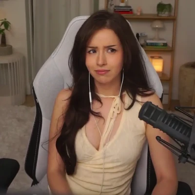 pokimane - VIDEO / TOO BIG?   You are so many to ask how my A-Training is going,