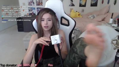 pokimane - Let's play 😜