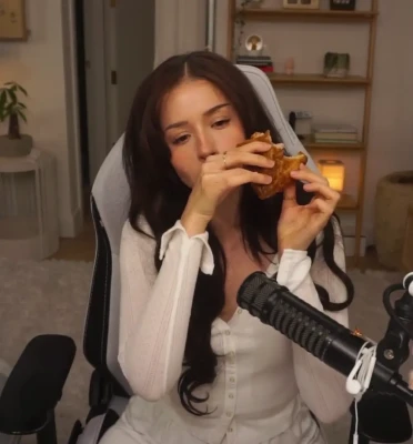 pokimane - Ur girly slut princess ;)