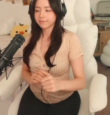pokimane - Come lick me up from head to toe 😜 Starting by the boots