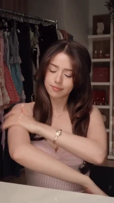 pokimane - Meat me in the bathroom 😏