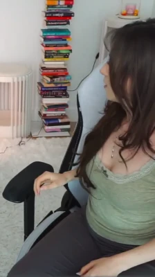 pokimane - Showing off my clit 😝👌🏾