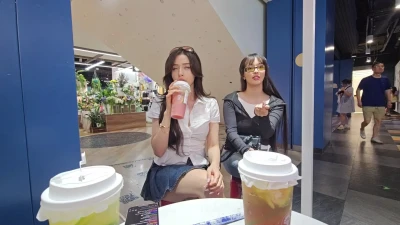 pokimane - Sexy saturday - teasing in shiny leggings 🐈‍⬛