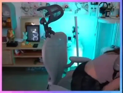 pokimane - Anyone want a custom or session? I'm bored