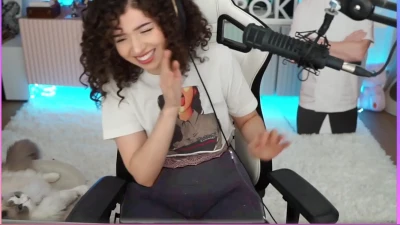 pokimane - Nothing better than edging & smoking a blunt 🤷🏽‍♀️
