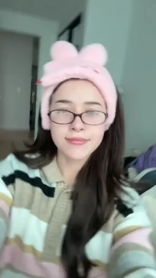 pokimane - LIFT YOUR TOP UP FOR THE BOYS