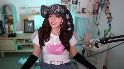 pokimane - https://onlyfans.com/374745372/whitneyxp
