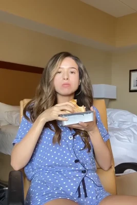 pokimane - Maaaaan I’m trying to fill this belly right now! 🤤🤤💕 part 1