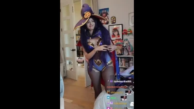 pokimane - Happy Halloween 🎃