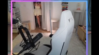 pokimane - Can I please remind everyone of my bio, you cannot re show the