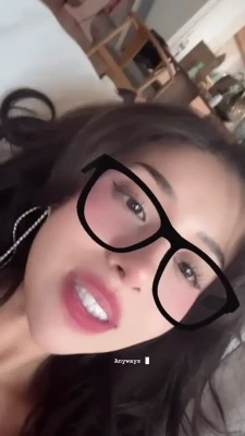 pokimane - Found a good spot to let my hair down & pop the titties out. Be