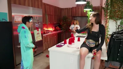 pokimane - tight 💋🤤