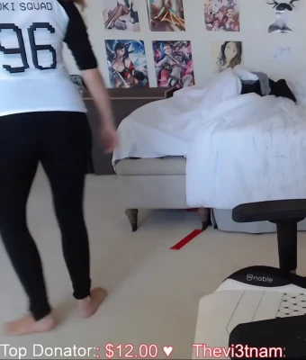 pokimane - Naked and bored on set... so of course i start doing random hoe shit