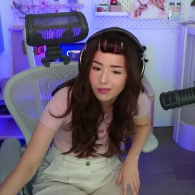 pokimane - Juicy ass for a perfect spank. #happyHUMPday 🤭🍑
