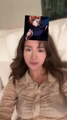 pokimane - How the Queen deserves to be welcome! Como a Rainha gosta de ser