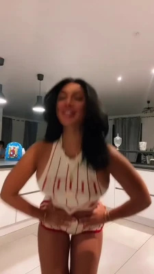 juliabayonetta - who wants to see me get even more wet
