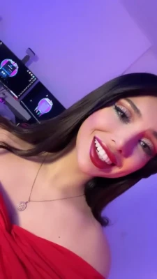juliabayonetta - FULLY NAKED SHOWER SCENE     I love cumming in the shower   Body is