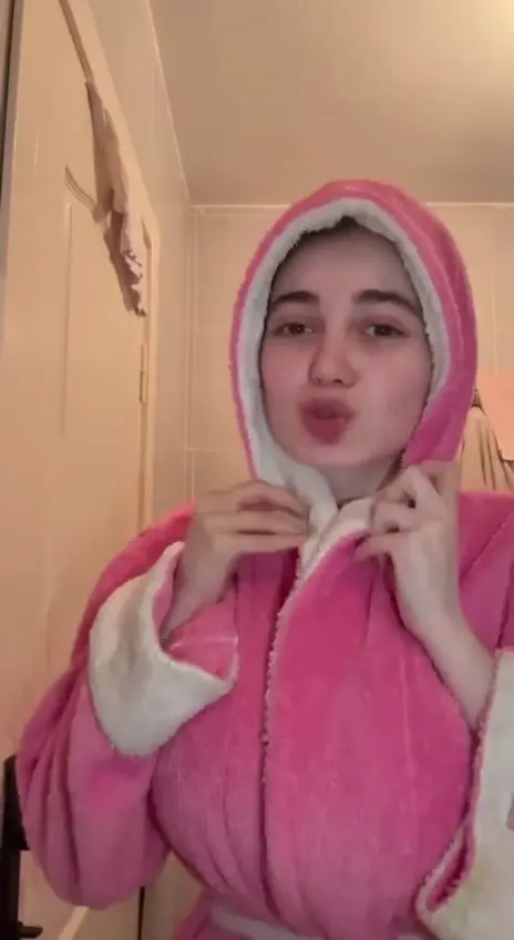 ldrzelall - pre cam pics! link in bio, click live shows.