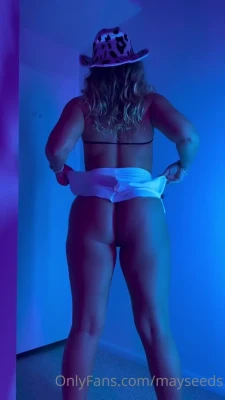 mayseeds - Hey guys  this is a girlfriend of mine s girlfriend  Please help me