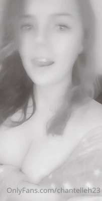 chantelleh2233 - I wanna suck your 🍌😈
