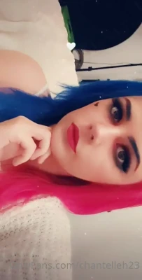 chantelleh2233 - empezó el mes de los calores 🥵😏 enjuagas las nalguitas?