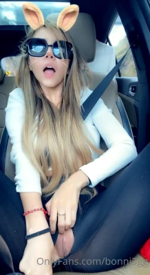 bonni3gg - Watch me slide this pretty see through bra off so you can get an even