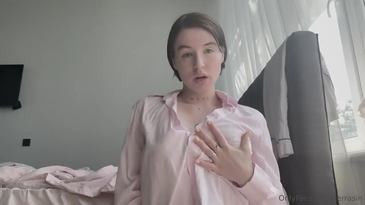 kerrasinvip - One of my gags is putting multiple toys in my pussy...  Tip to get