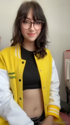 kenalialuv - Did you know that one of my Fetishes involves my panties to the side 