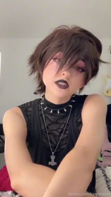 kenalialuv - Comment ‘yes’ if I can use your face as my seat 😈