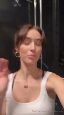 natalieroush - Te podría bajar la calentura de ambas maneras