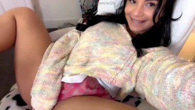 ari2b - Come sit on mommy's lap 🥰 yknow I've been told huge veiny cock is