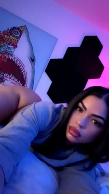 kanary - Pantyhose ripping, oil, vibrator, and squirting orgasm 💦 💦