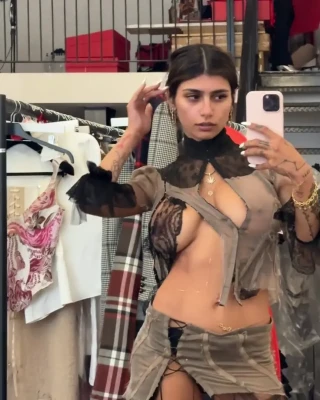 miakhalifa - U make me the happiest when your not talking and my face is down in