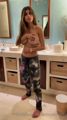 miakhalifa - DADDY, whats your favourite finish when watching my videos? 🍆💦