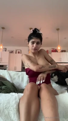 miakhalifa - Wanna see the rest of my ride  DM me