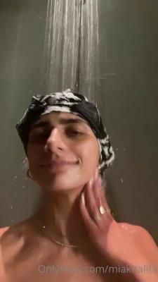 miakhalifa - VIP UNLOCKED POST    Round Two   of me stretching my pussy around the