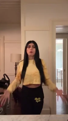 miakhalifa - fresh set now on screen