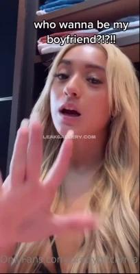 prettybitchmia - Who ordered the suckling cumpig with the side of peaches  From a