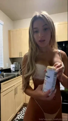 prettybitchmia - I love sucking cock and deep throating it